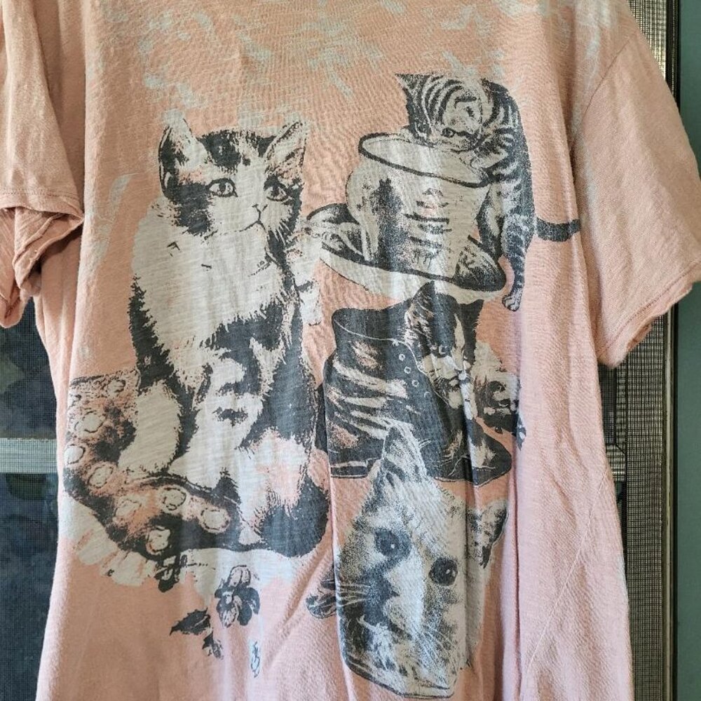 Magnolia Pearl T-Shirt Cat Collage